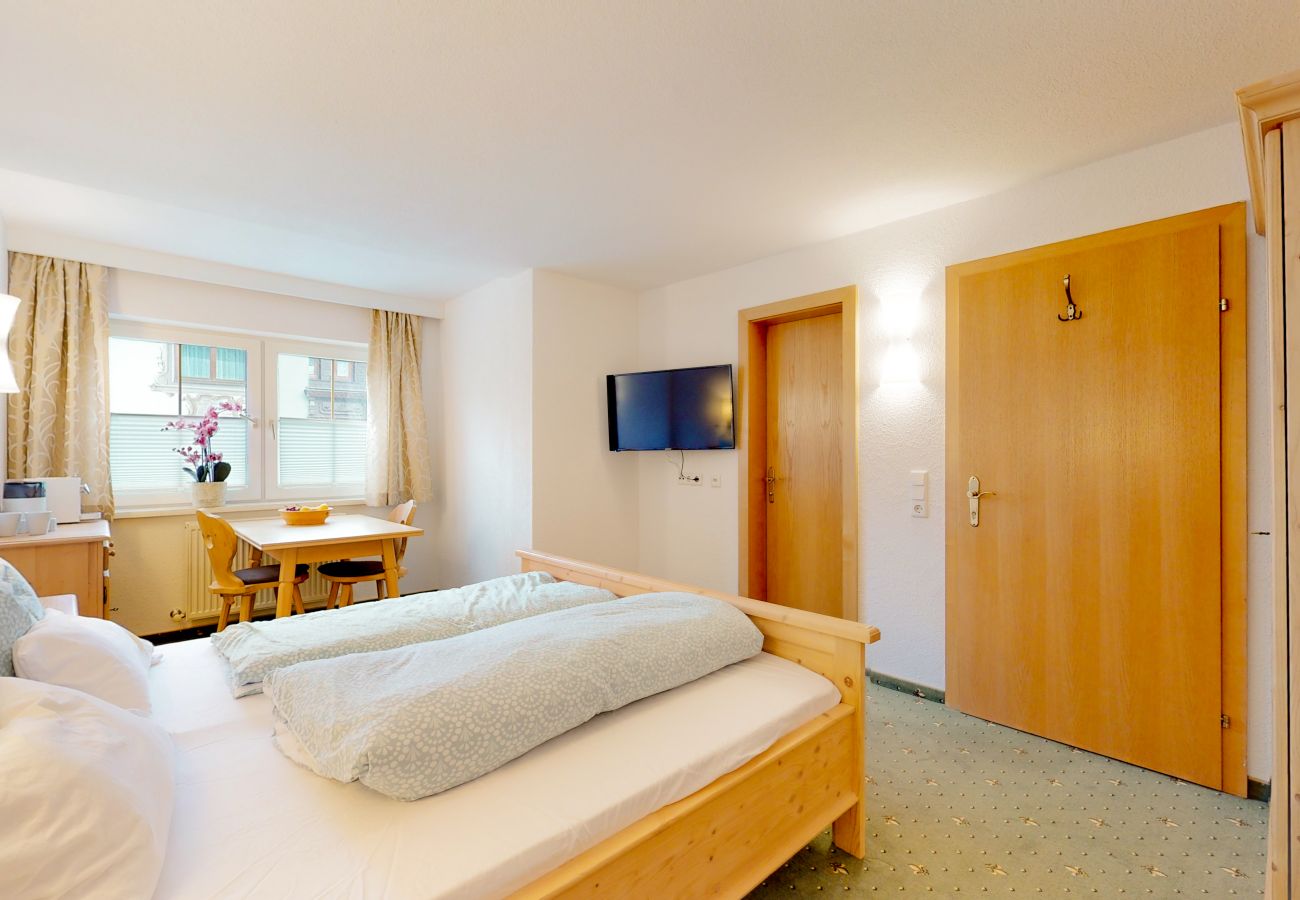 Chambres d'hôtes à Längenfeld - Double-Bedroom Enzian